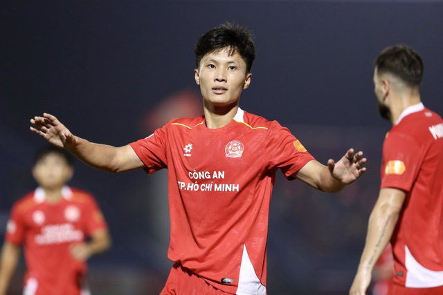 HLV Kim Sang-sik loại 5 cầu thủ khỏi U.23 Việt Nam: Có trung vệ cao 1,95 m?