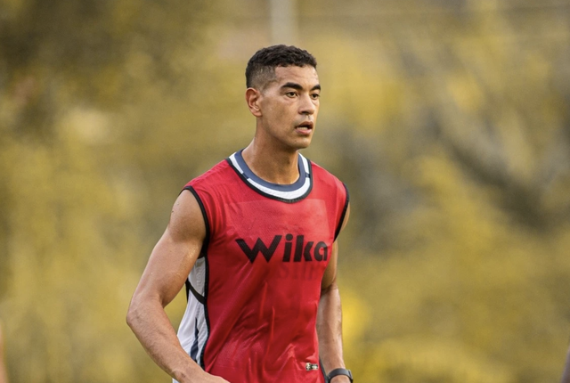 Trung vệ cao 1,95 m nhập tịch thành công: Cùng đội tuyển Việt Nam đấu Malaysia?