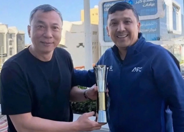 AFC gửi cúp Vua phá lưới châu Á về cho Đình Bắc