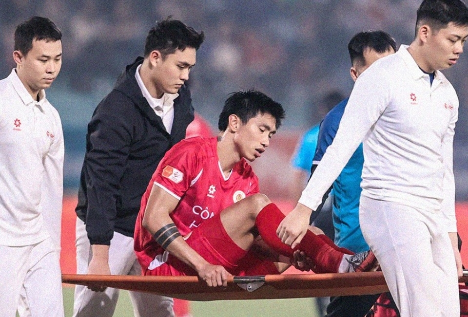 Báo Indonesia soi kỹ chấn thương của Văn Hậu