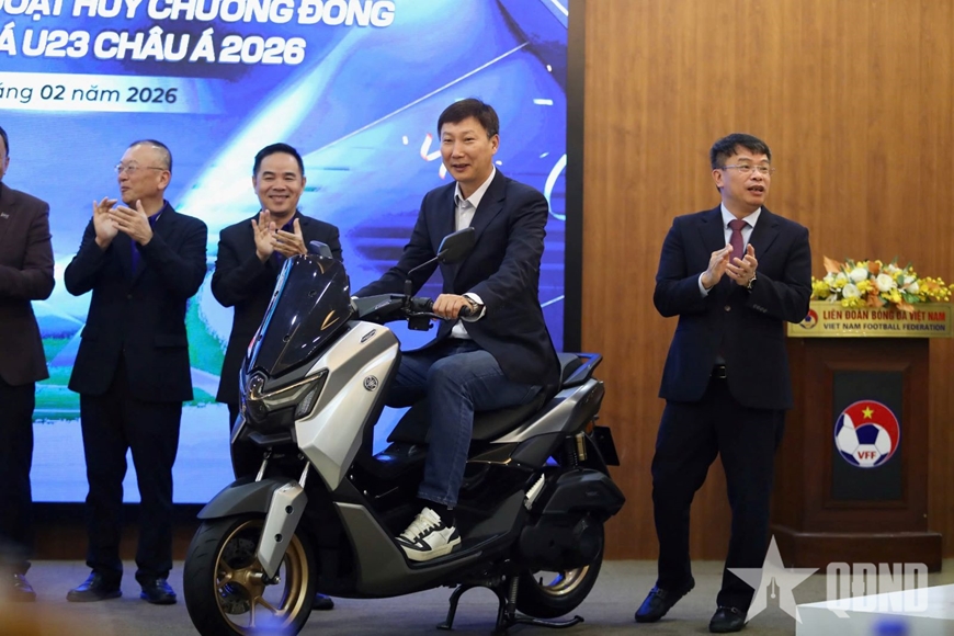 U23 Việt Nam nhận thưởng xe máy